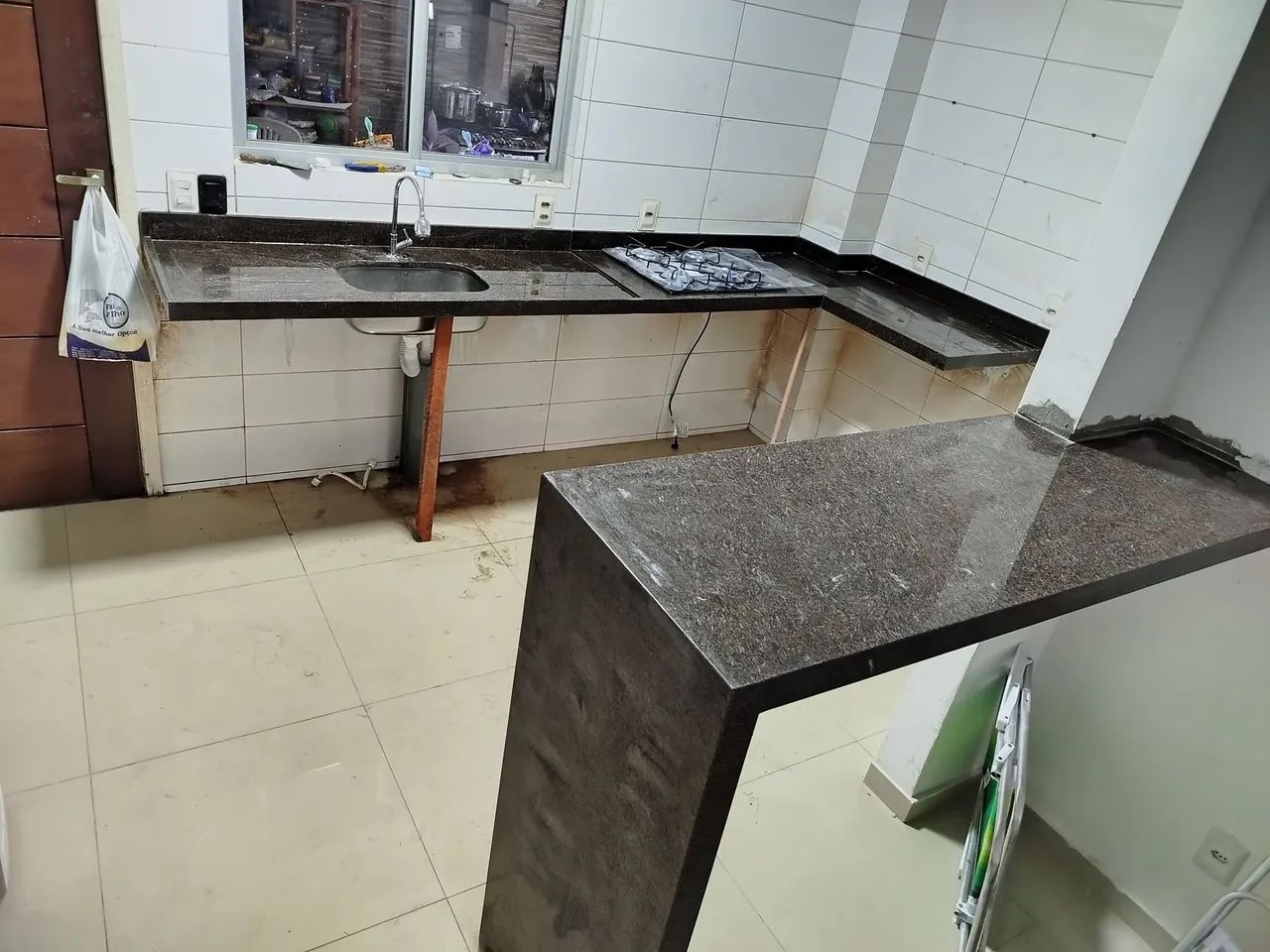 Bancadas em Granito com Fabricação e Instalação - Foto 3
