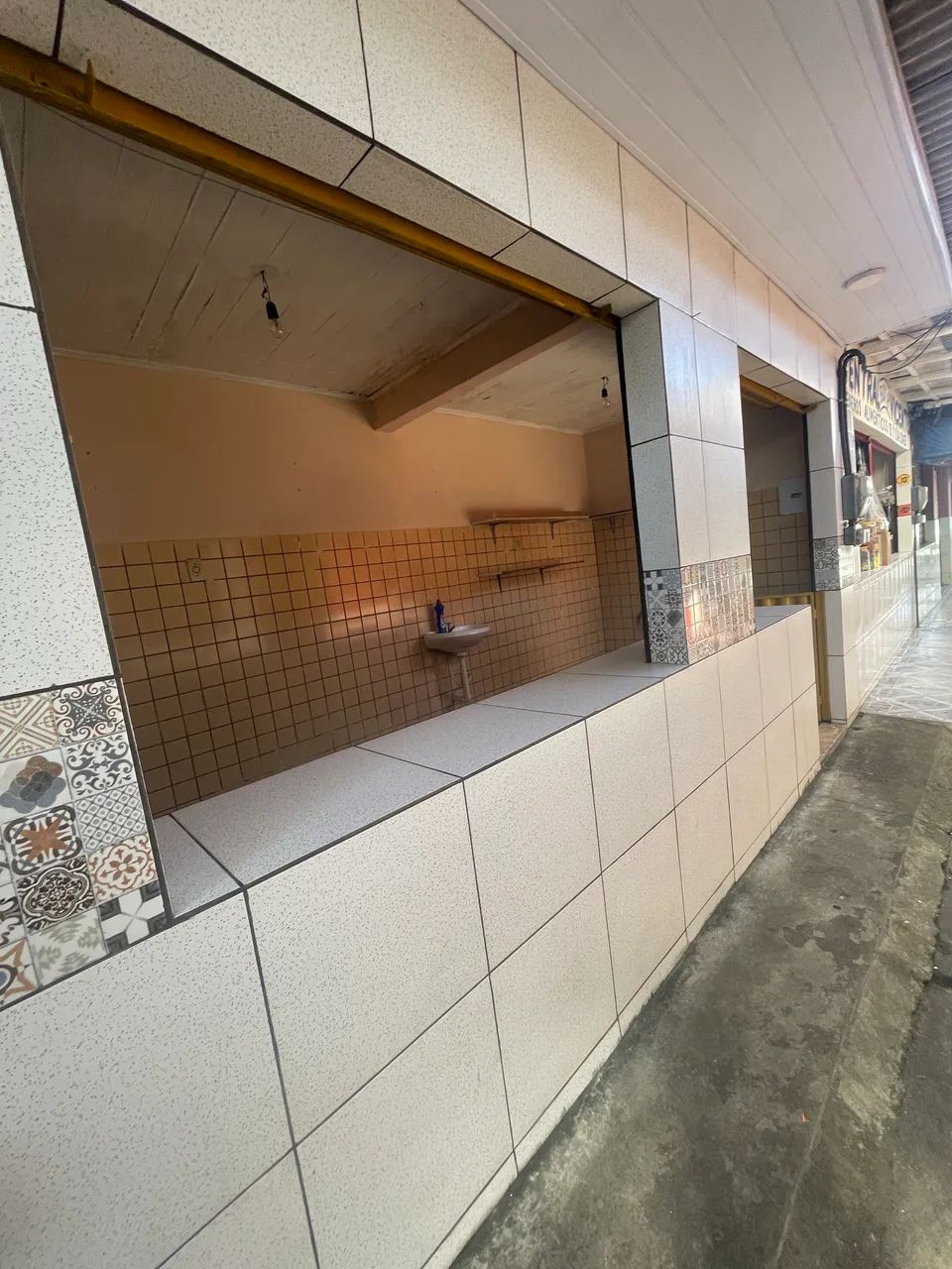VENDO EXCELENTE PONTO COMERCIAL NA MARAMBAIA 