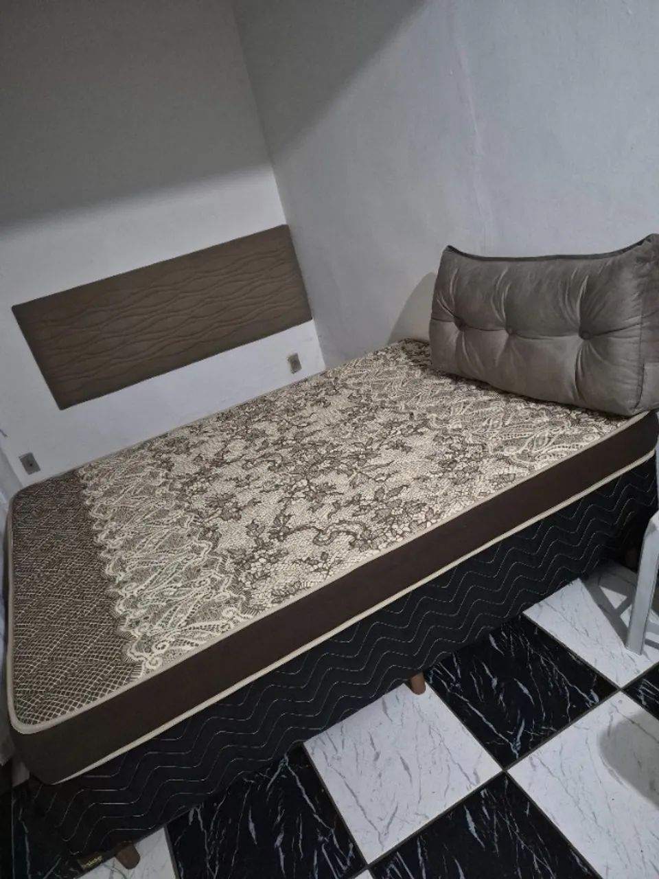 KIT QUARTO - CAMA BOX IMPECÁVEL - 8 MESES DE USO - Foto 4