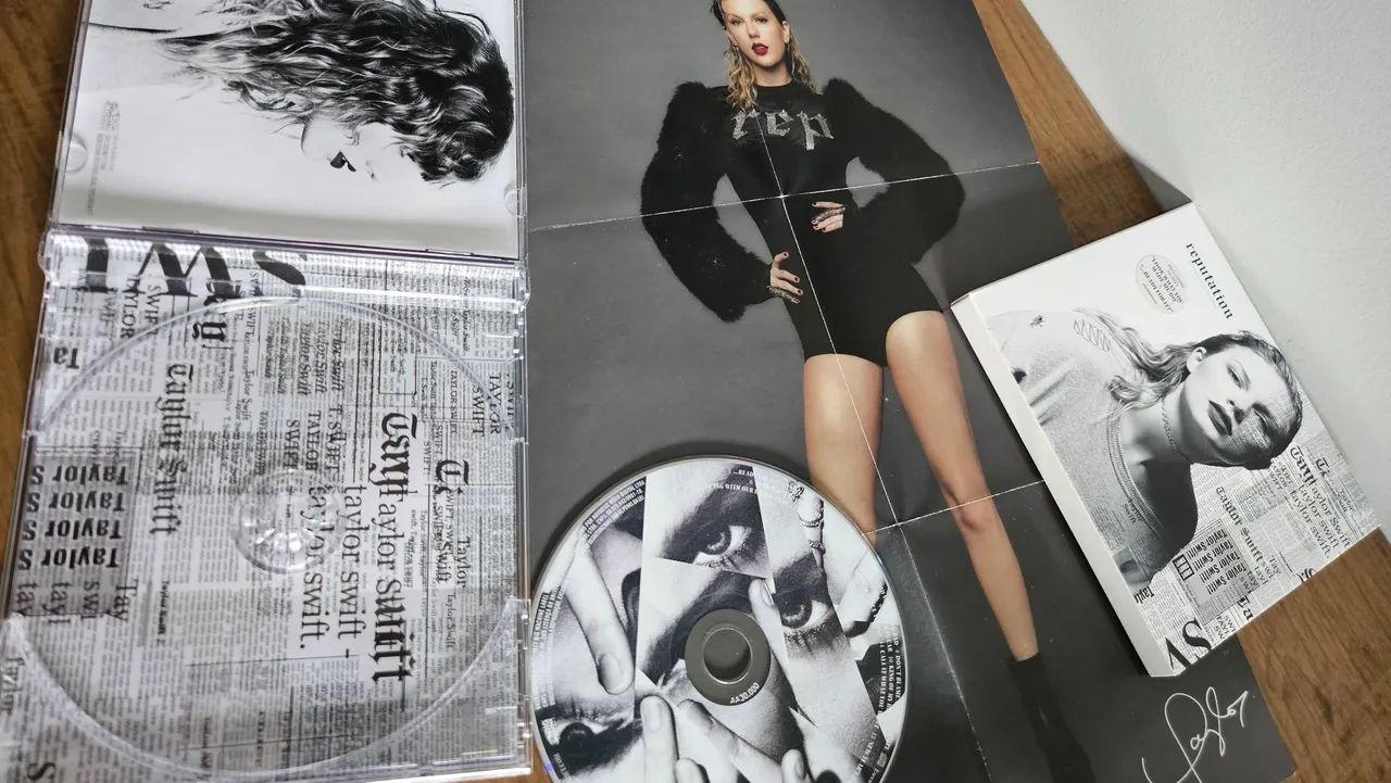 CD reputation- Taylor Swift (com pôster) - Foto 2