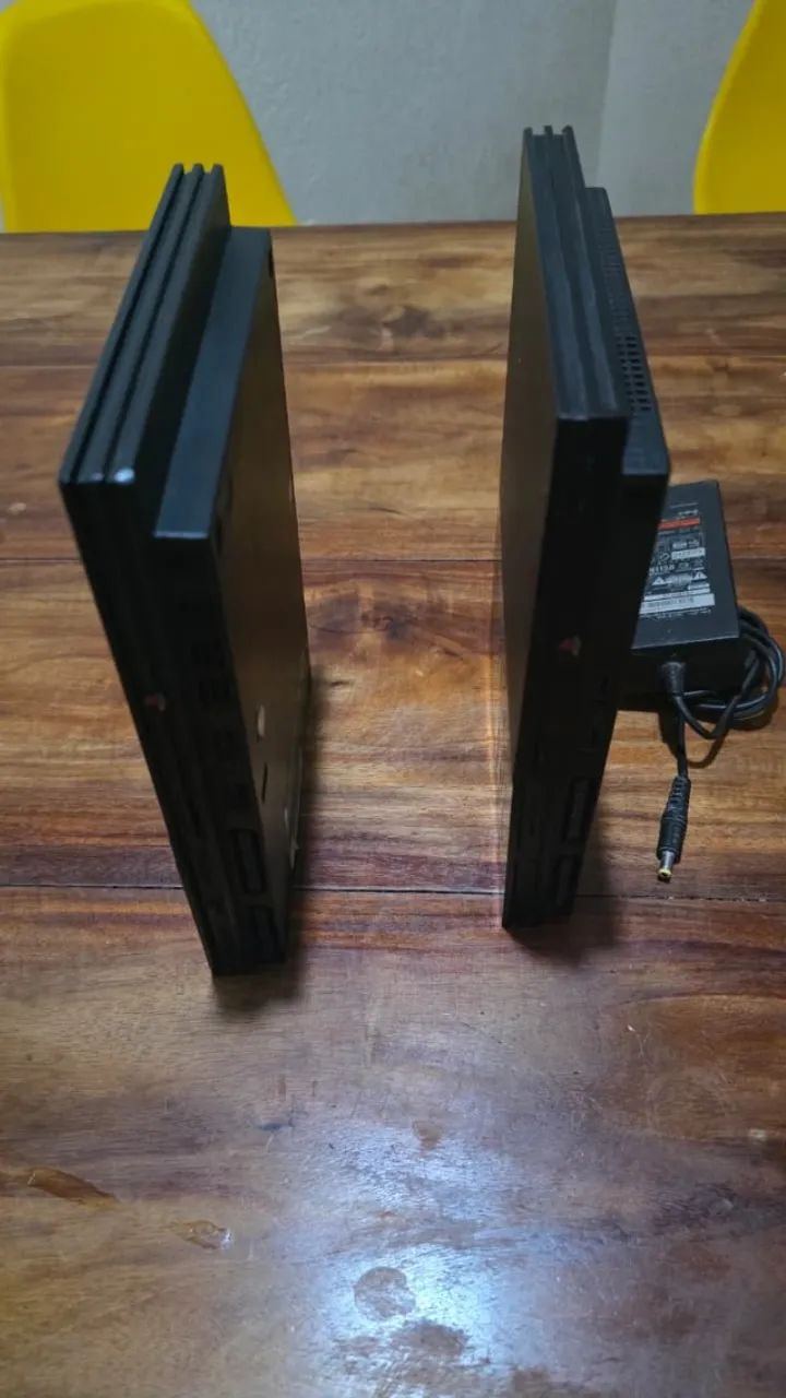 3 Playstation 2 ( 2 com defeito)