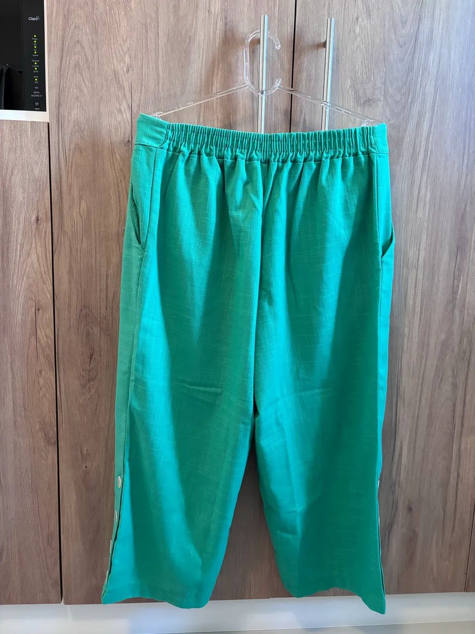 Calça pantacourt de linho verde - Foto 3
