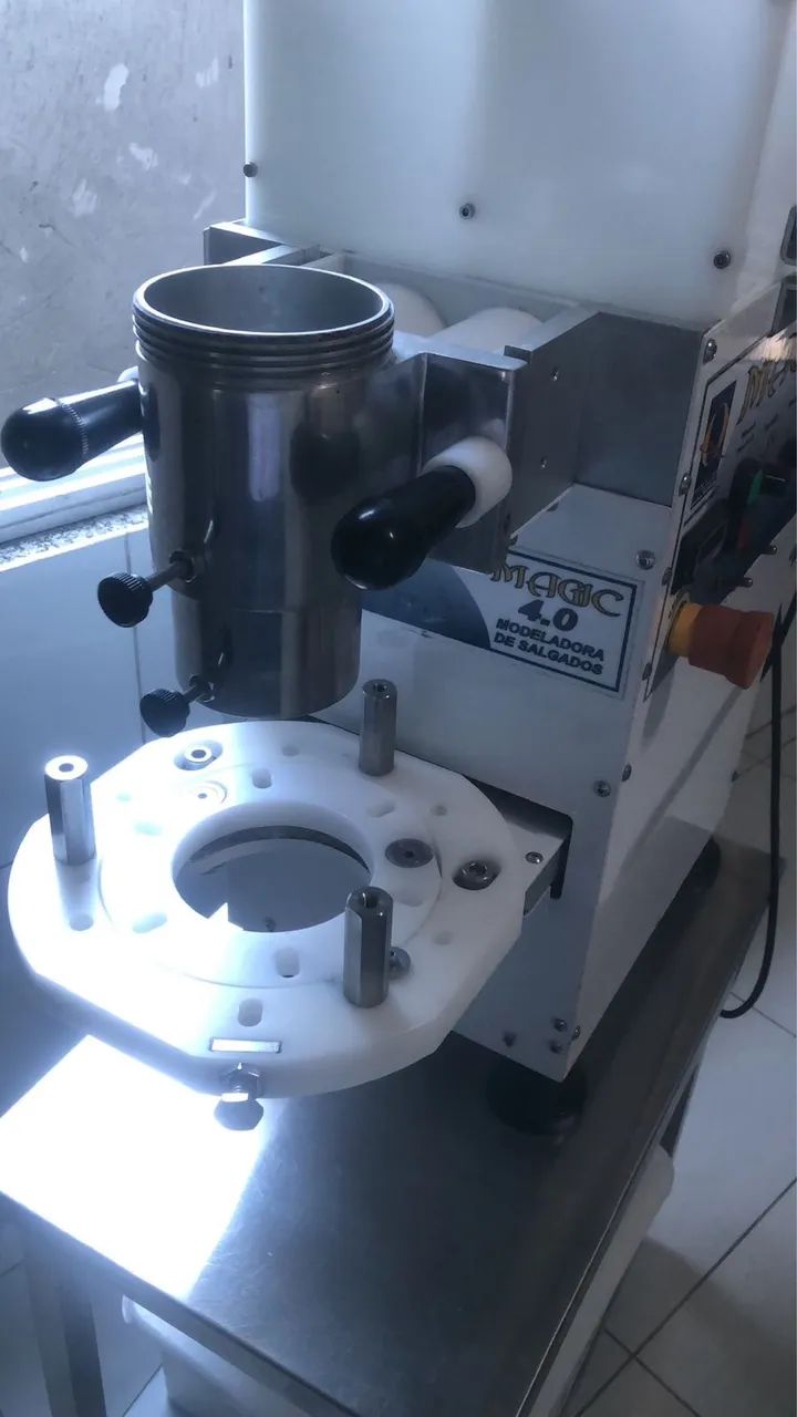 Maquina modeladora de salgados