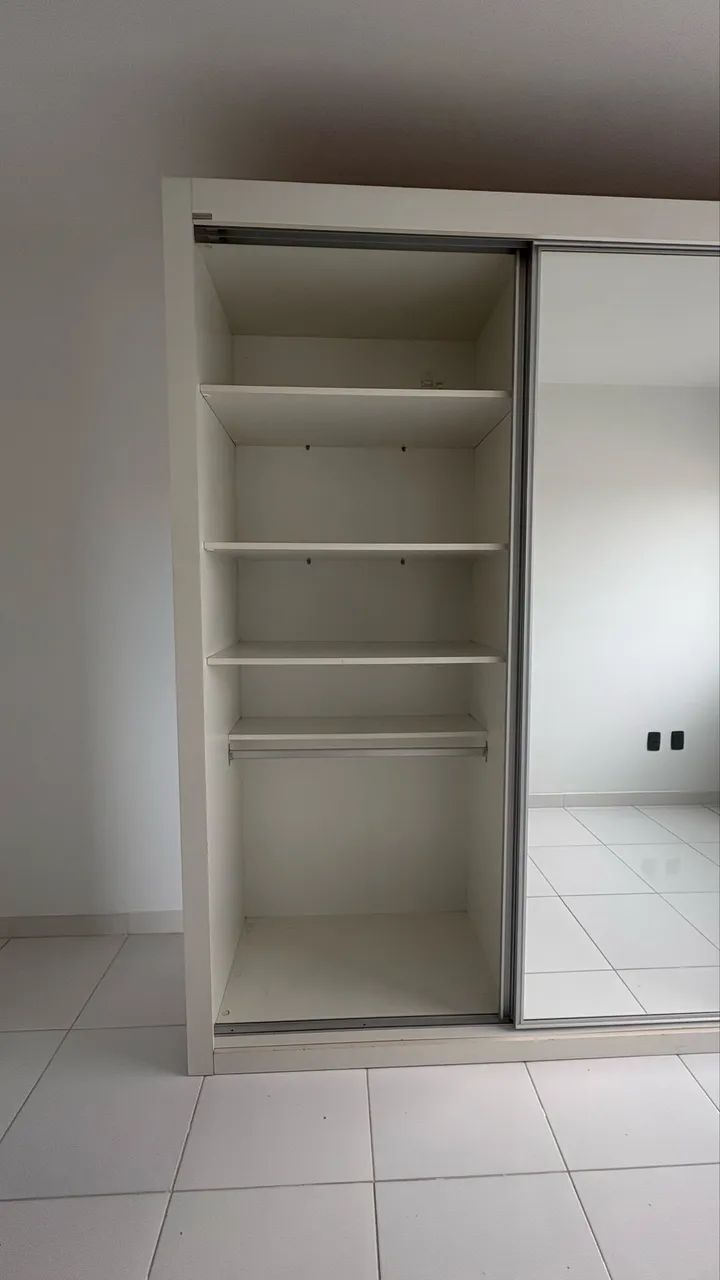 Guarda roupa casal portas de correr com espelho  - Foto 4