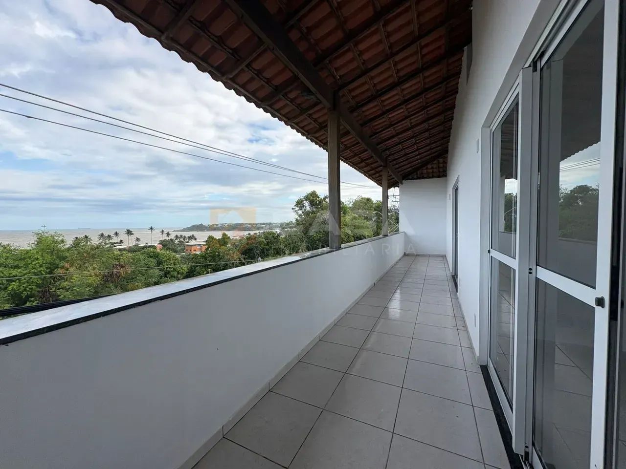 Casa no pavimento superior 3 quartos com suíte e vista para o mar - Foto 4