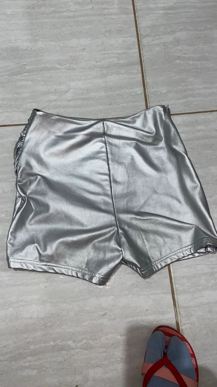 Short saia prata tamanho P - Foto 3