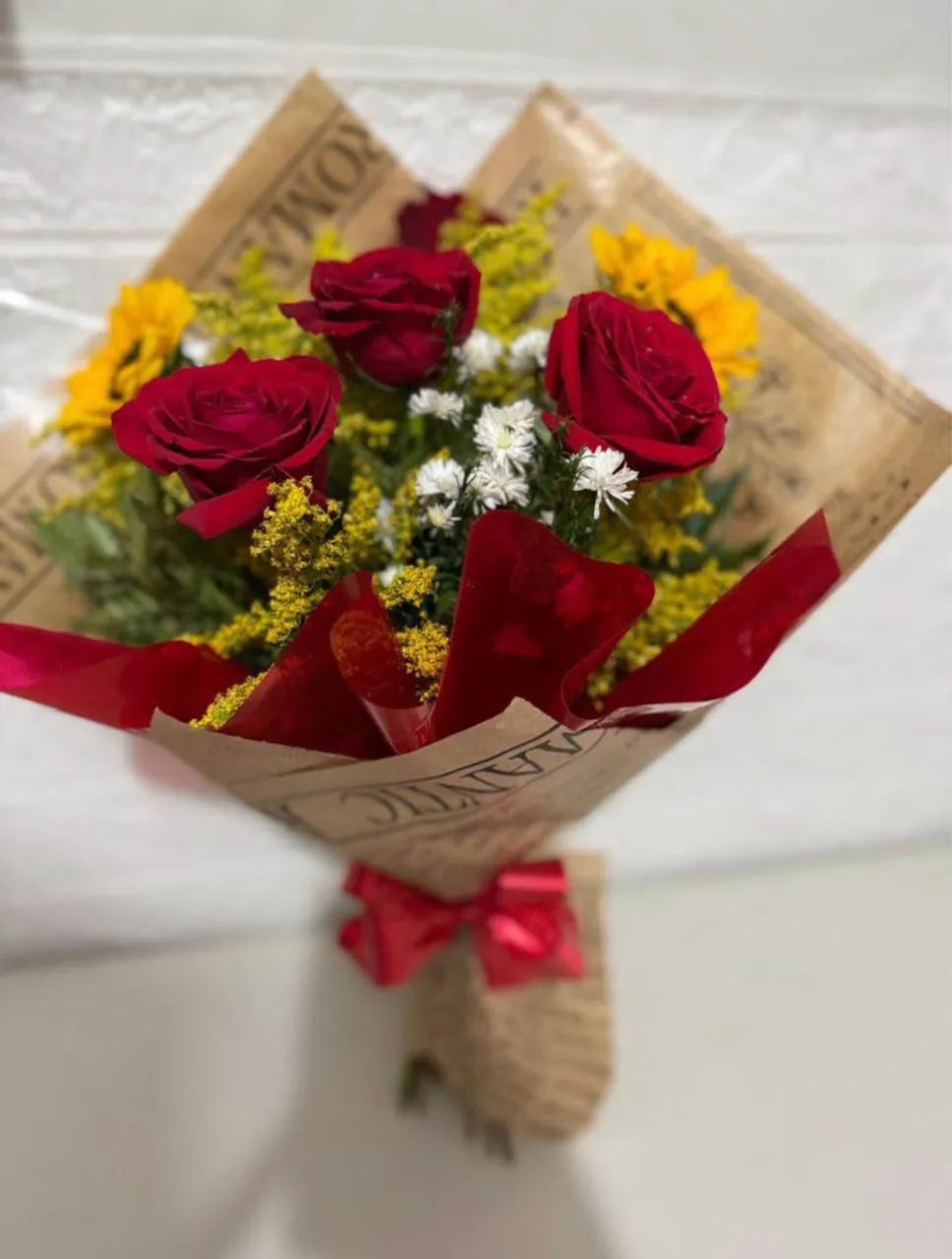 Buquê de rosas e girassol  - Foto 3