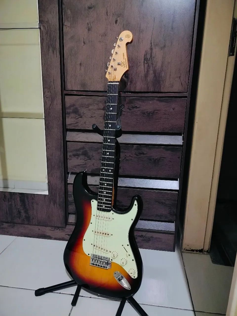 Guitarra Strato SX Caps. Fleor
