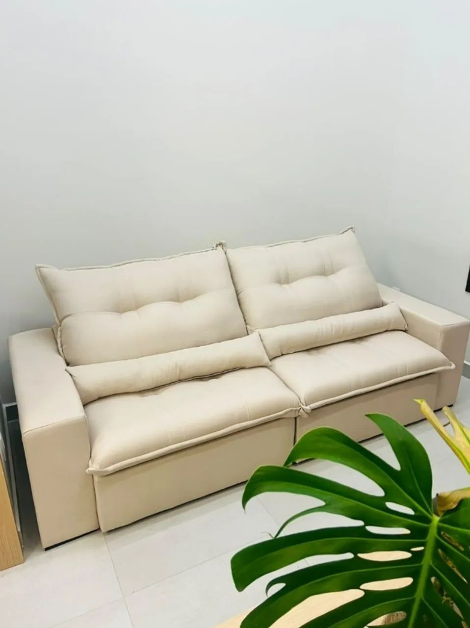 Sofá Paris Retrátil e Reclinável 2,30m Veludo Resistente e Confortável