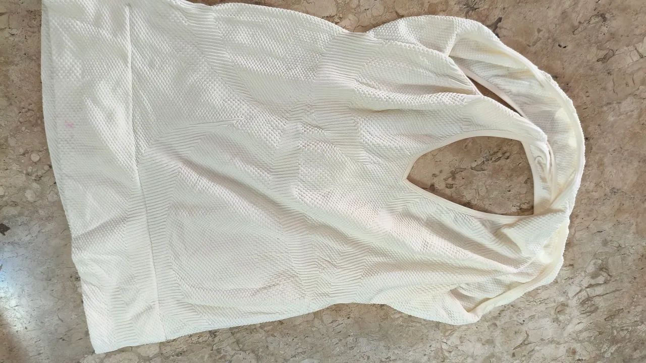 SCALA BLUSA SEGUNDA PELE LYCRA TAM U ( até 46) 55,00<br>ALTURA 62cm<br>Largura até 60cm - Foto 2