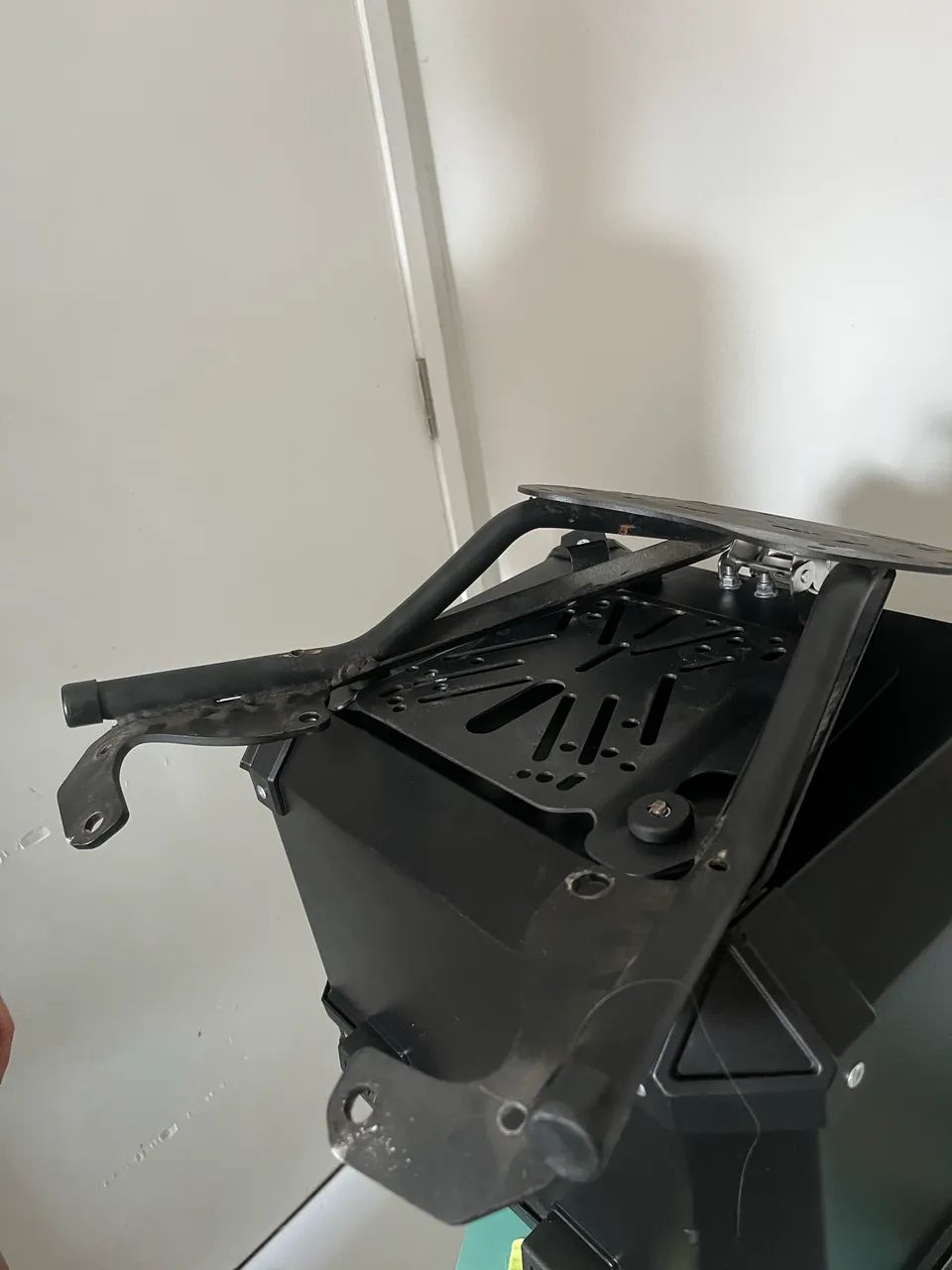 Baú Para Moto Gp Tech  Preto 45 Litros - Foto 6