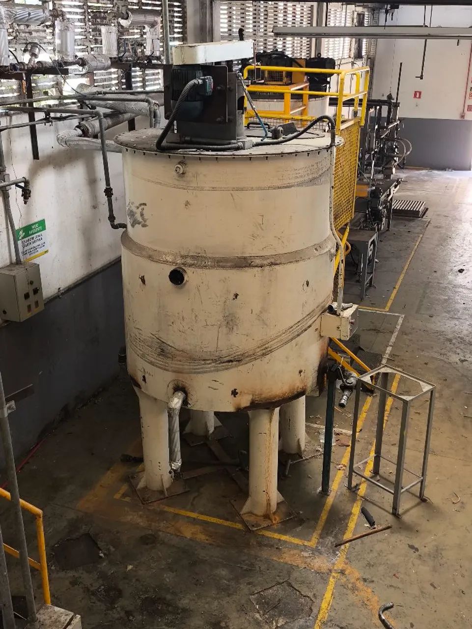 Tanque 4.000 L aço carbono com misturador - Higienizado - Foto 3