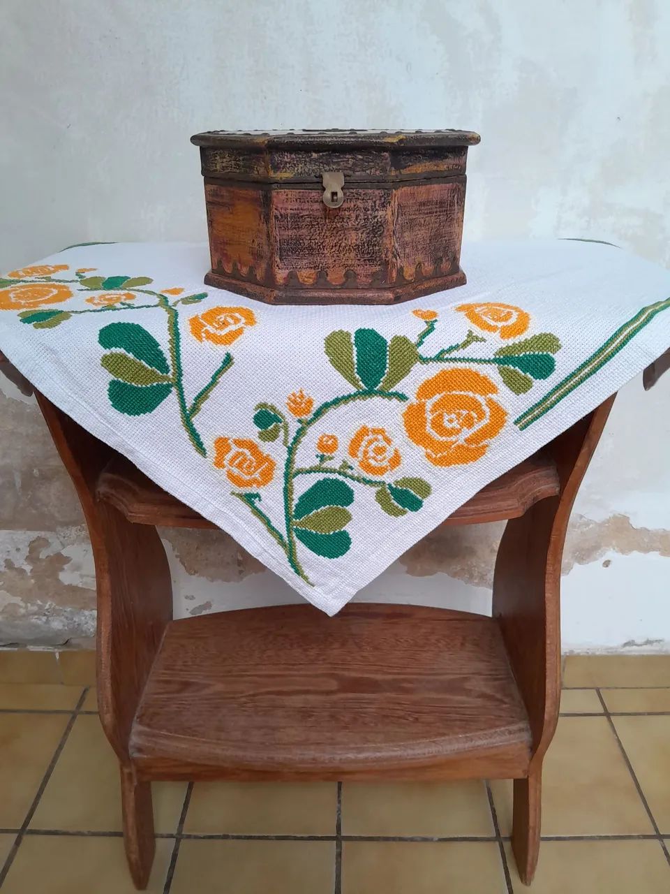 Toalha peq. bordada à mão. - Foto 2