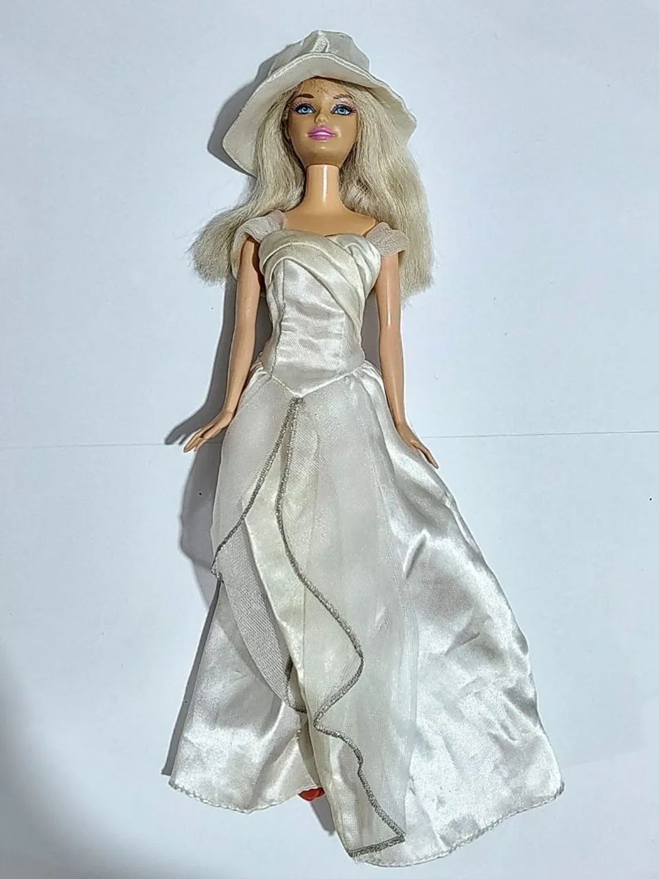 Boneca Barbie Vestido Branco - Foto 2