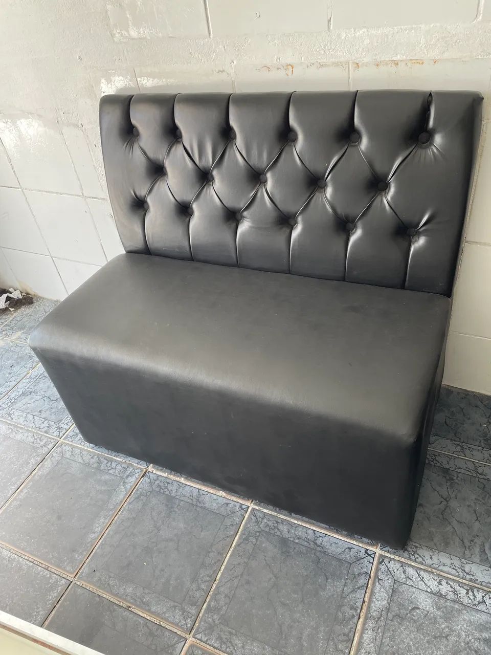 Sofá de Couro Preto Confortável - Ótimo Estado