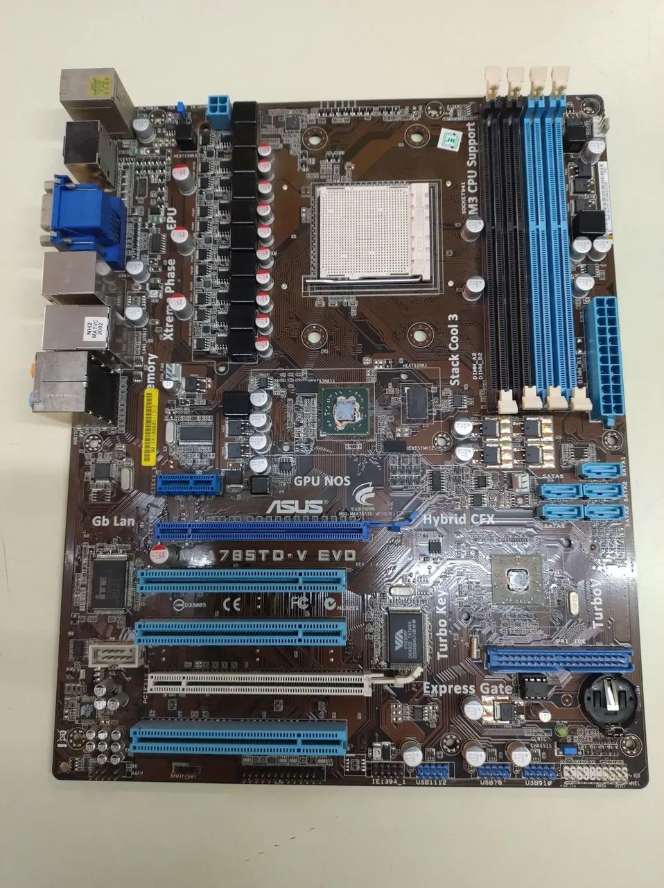 Placa mãe ASUS ASUS M4A785TD-V EVO.