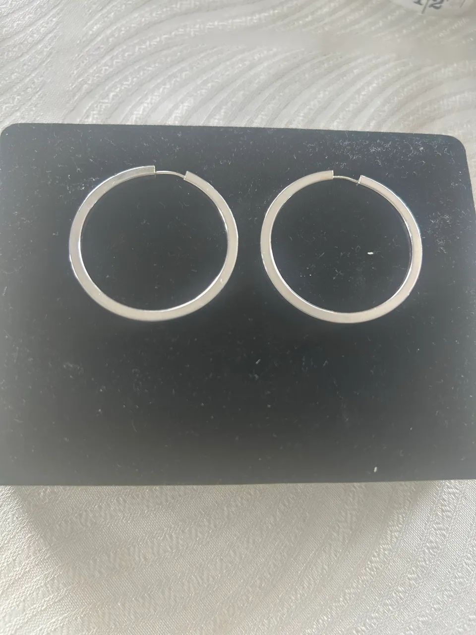Argola de ouro branco 18k