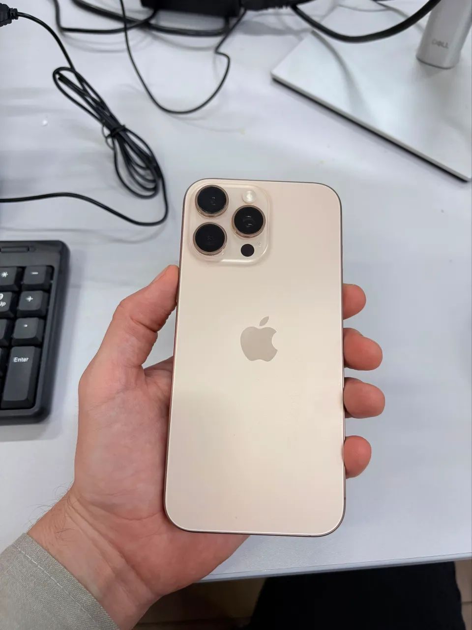 IPHONE 16 PRO MAX - DOURADO - Foto 3