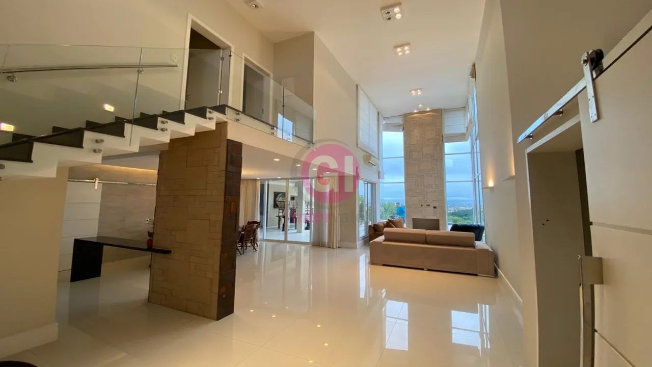 Casa de Luxo em Condomínio: 4 Quartos, 3 Suítes, 4 Salas e Piscina em Jacareí-SP, Bairro M