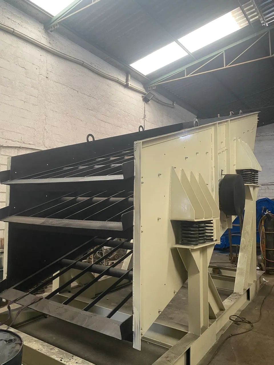 Peneira Vibratória Classificadora  5,00 X 2,00 com 03 decks  - Foto 2