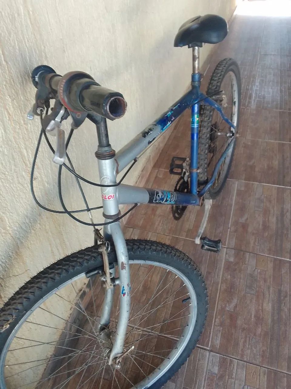 Bicicleta aro 26 antiga em bom estado - Foto 2
