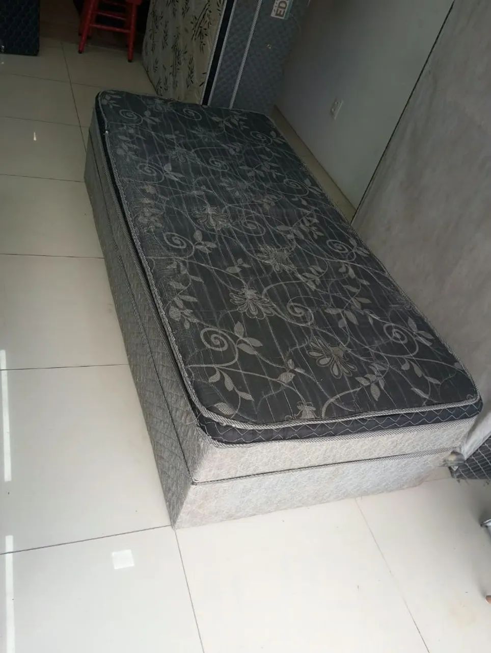 Vendo cama box conjugada Solteiro 