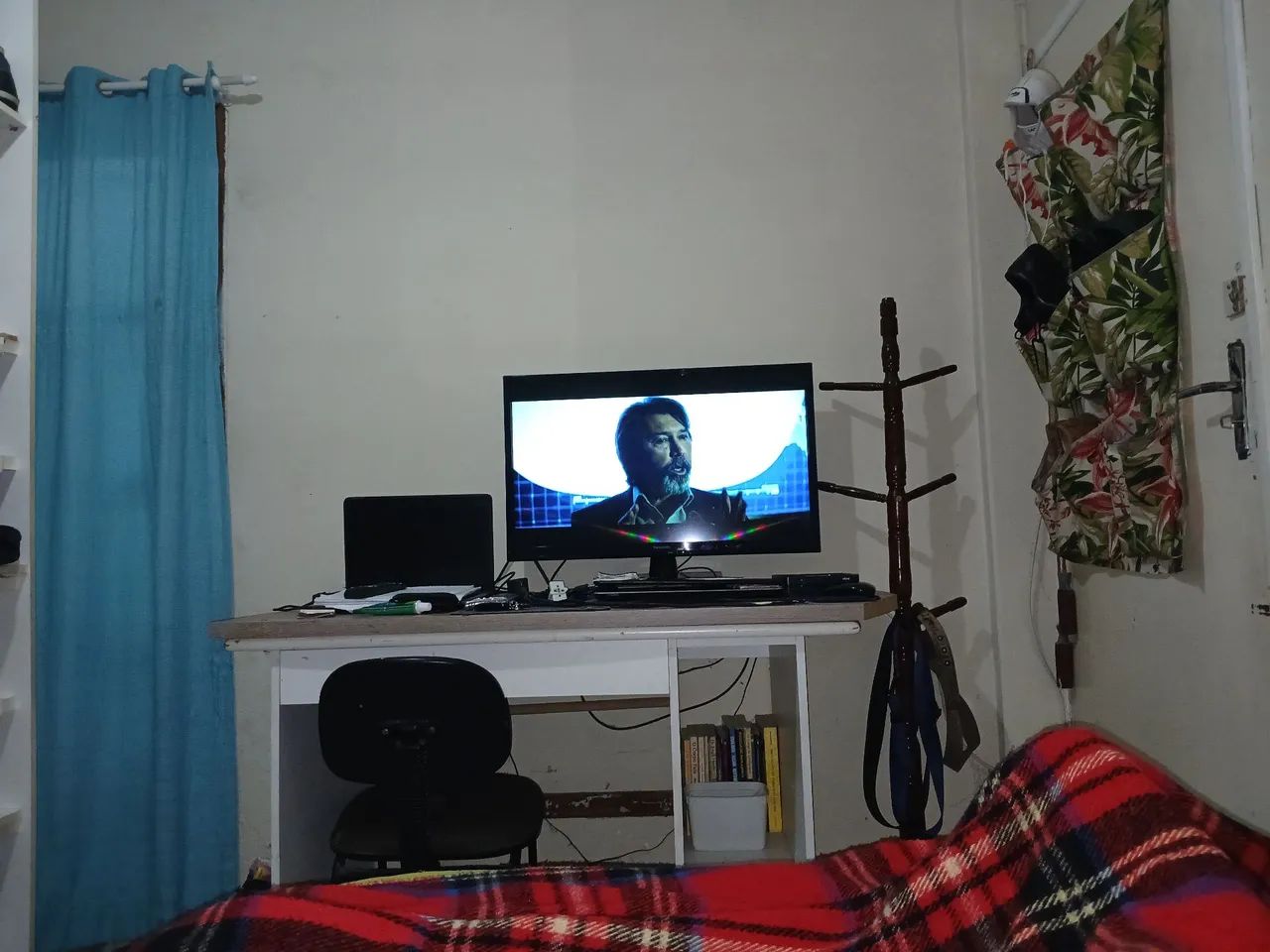 Procuro quarto para alugar 