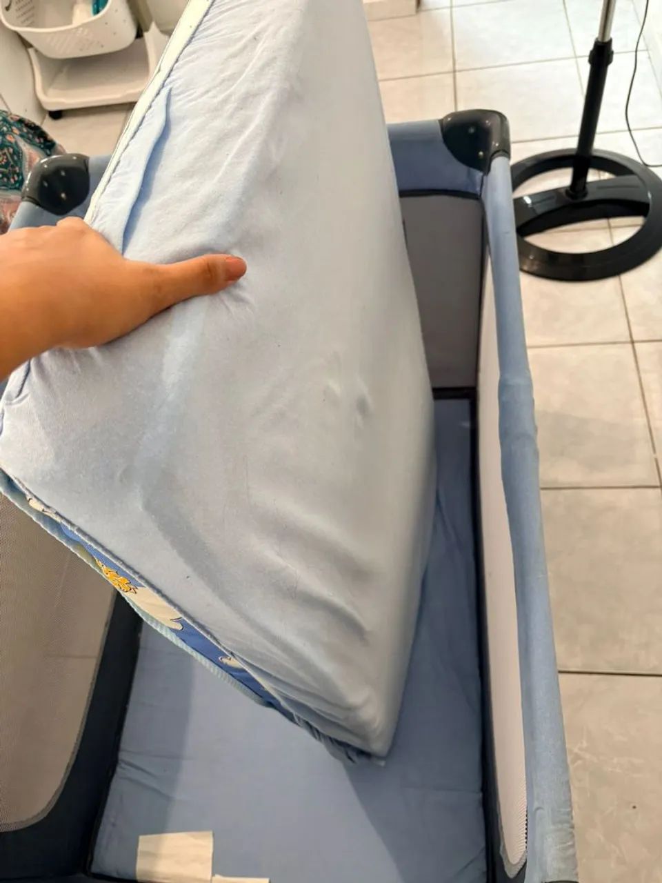 BERÇO PORTÁTIL EM ESTADO DE NOVO COM COLCHÃO!!!