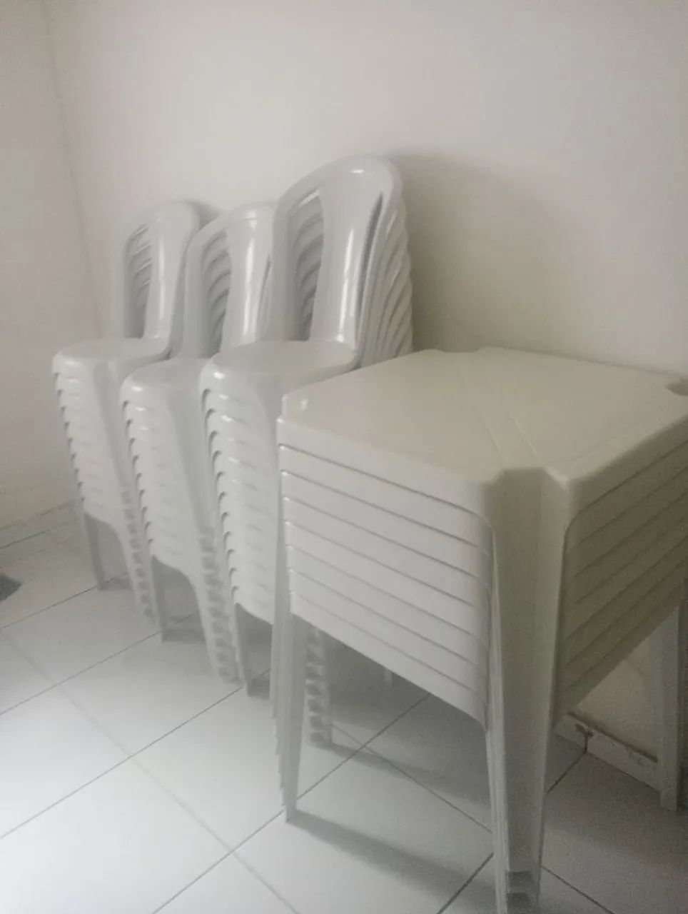 Cadeiras de plástico 