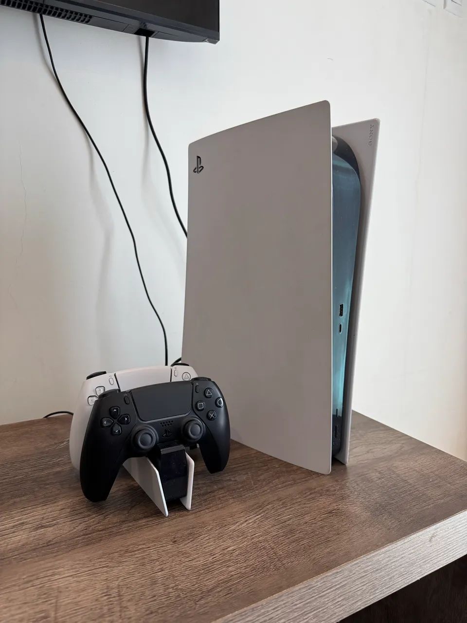 PS5 Fat com 2 controles e base de carregamento