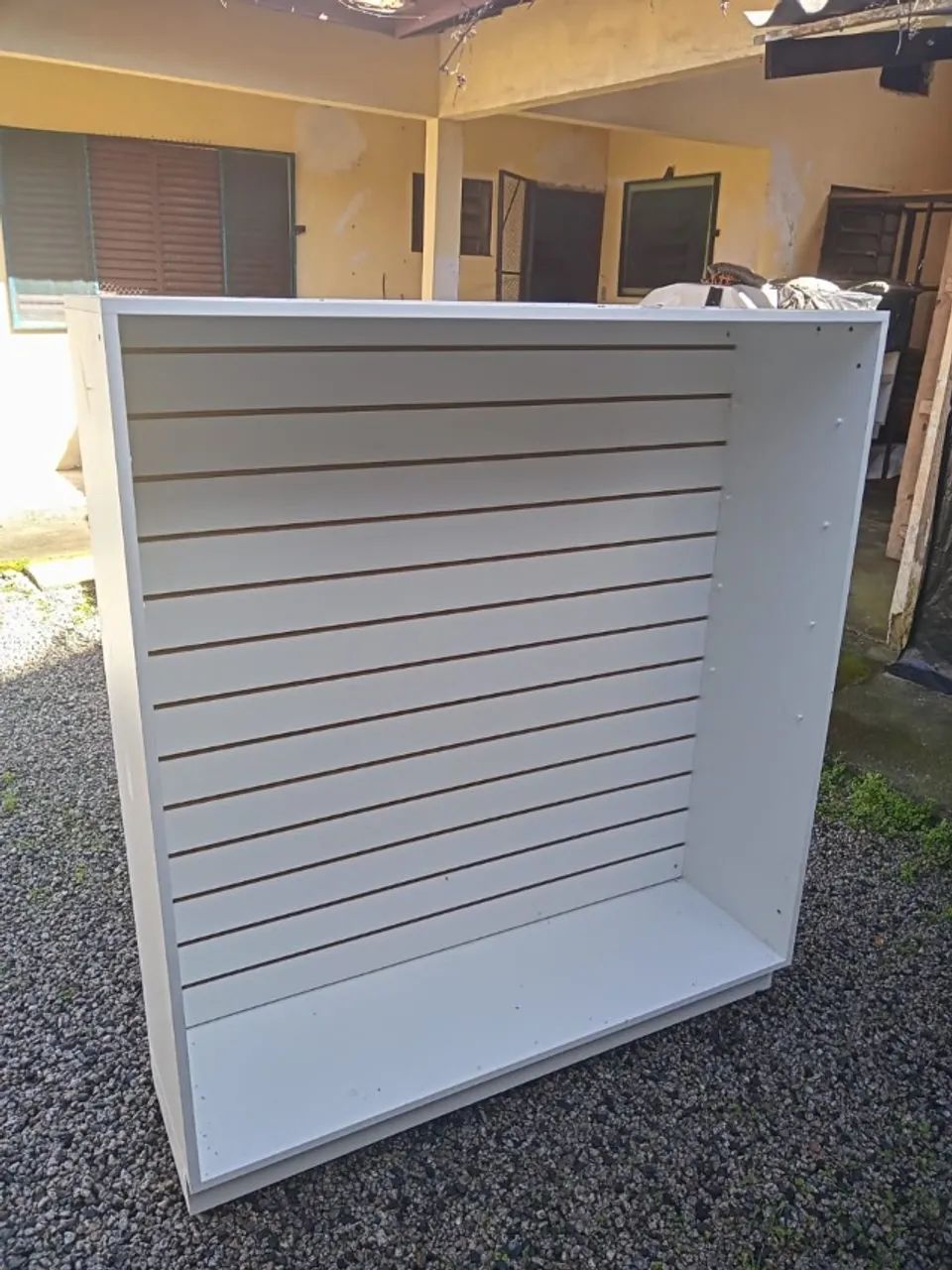 Móvel / Gondola / expositor de MDF para loja com fundo canaletado - Foto 2
