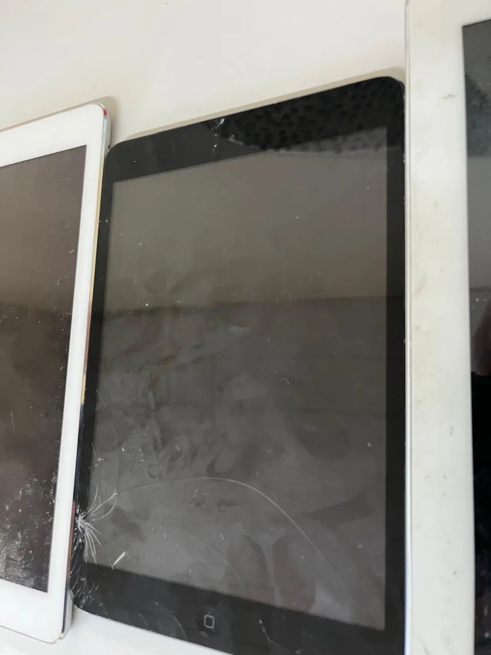 iPad mini preto com Wi-Fi, com a tela trincada  - Foto 4