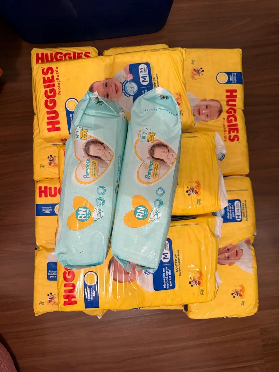 Fraldas Huggies tamanho M e Pampers RN - Foto 2