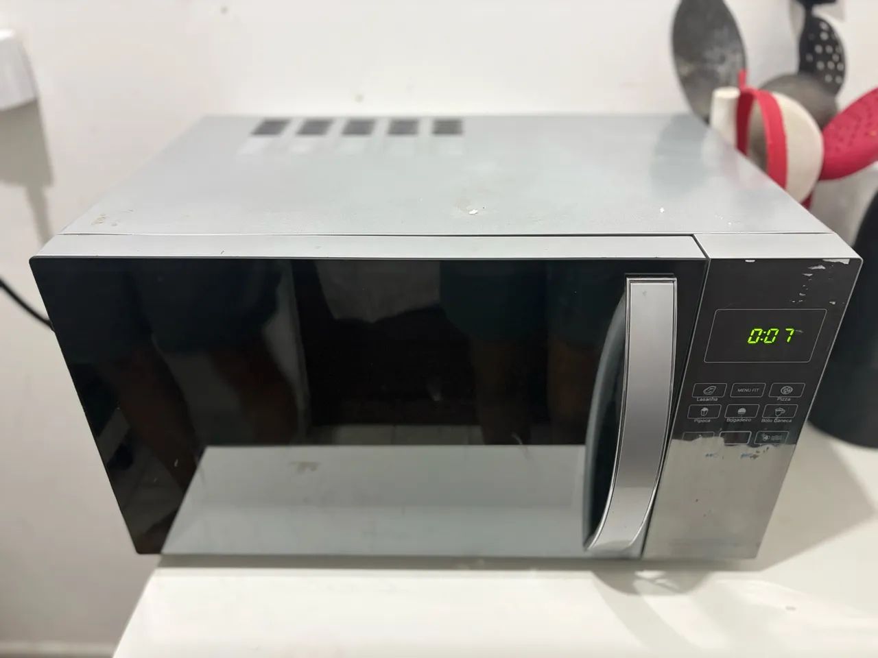 Vendo microondas, e uma mesa  - Foto 4