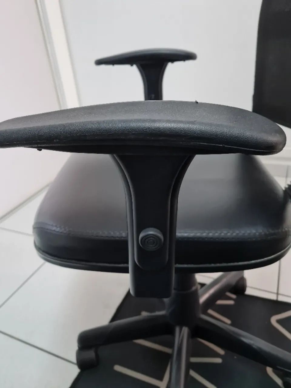 3 Cadeiras escritório - Foto 3