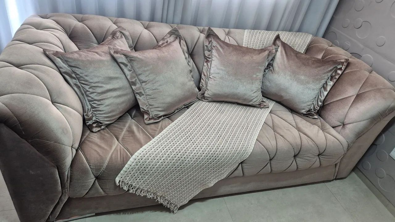 Sofá Design Sofisticado Tecido Sued - Muito Conservado - Foto 5