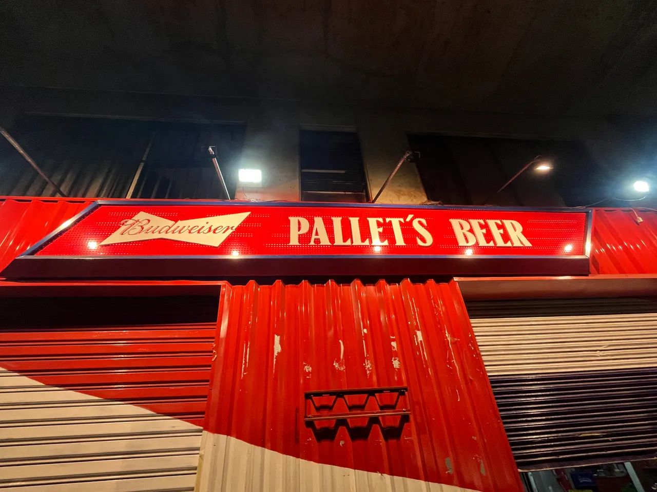 Placa fachada Budweiser 