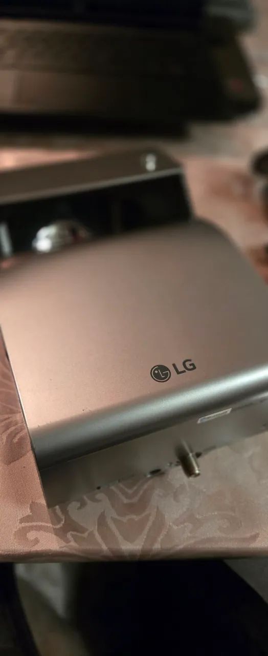 Projetor Portátil LG CineBeam 80" Com Bateria + Bolsa Protetora