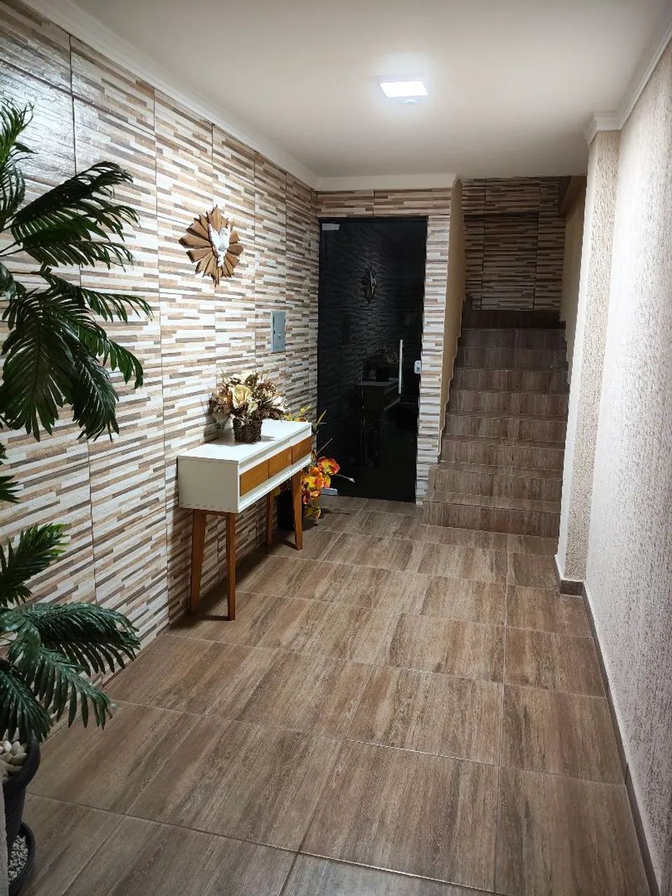 Aluga-se apto é uma kitnet de um quarto para casal.