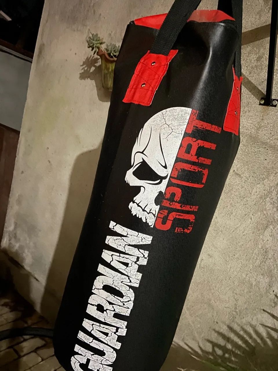 Vendo saco de Box com suporte e Luvas  - Foto 2