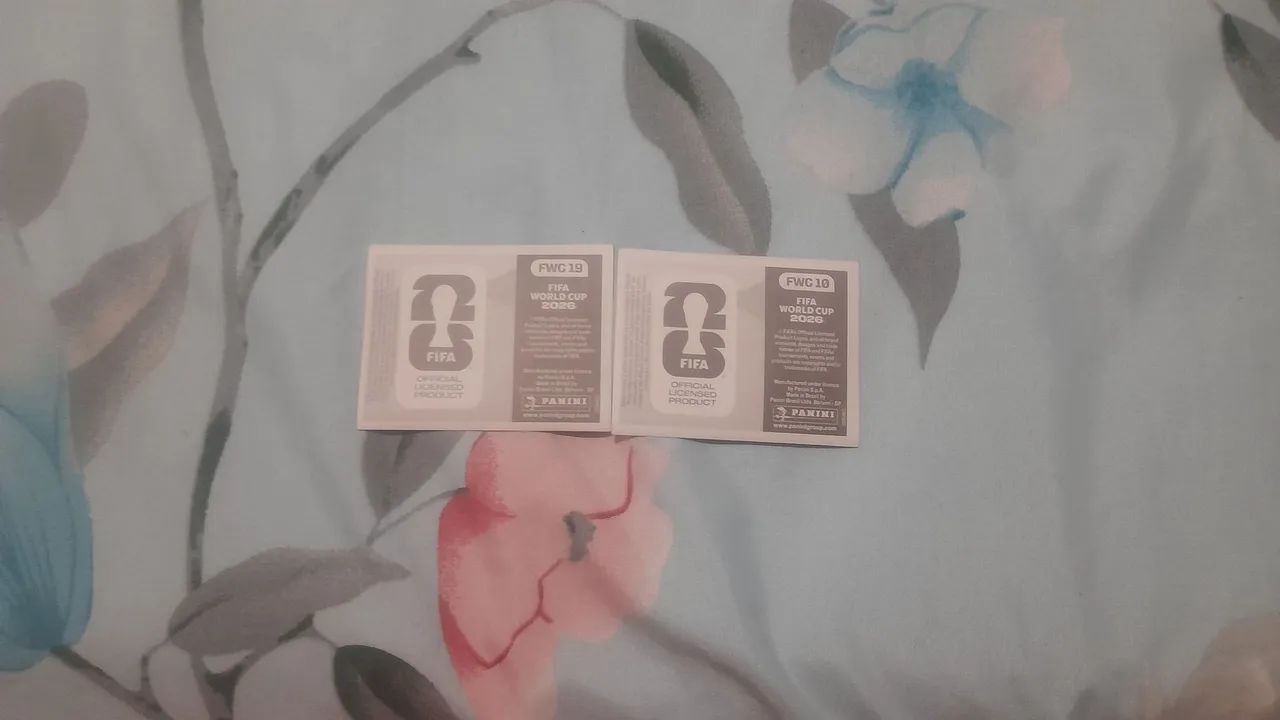 2 figurinhas por 8 reais