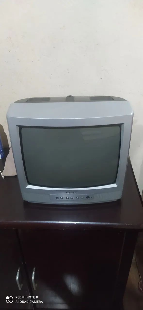 Tv de tudo pequena e antiga  - Foto 3