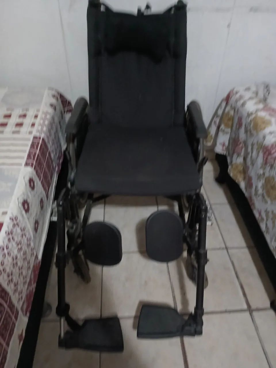 Vendo cadeira de rodas  - Foto 2