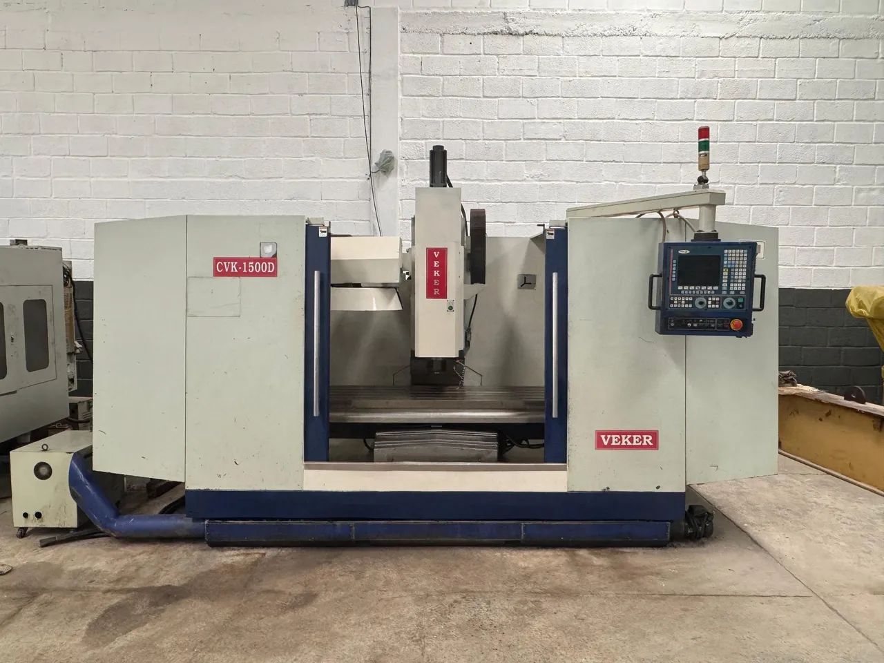 CENTRO DE USINAGEM VEKER 1500 (ANO 2003)