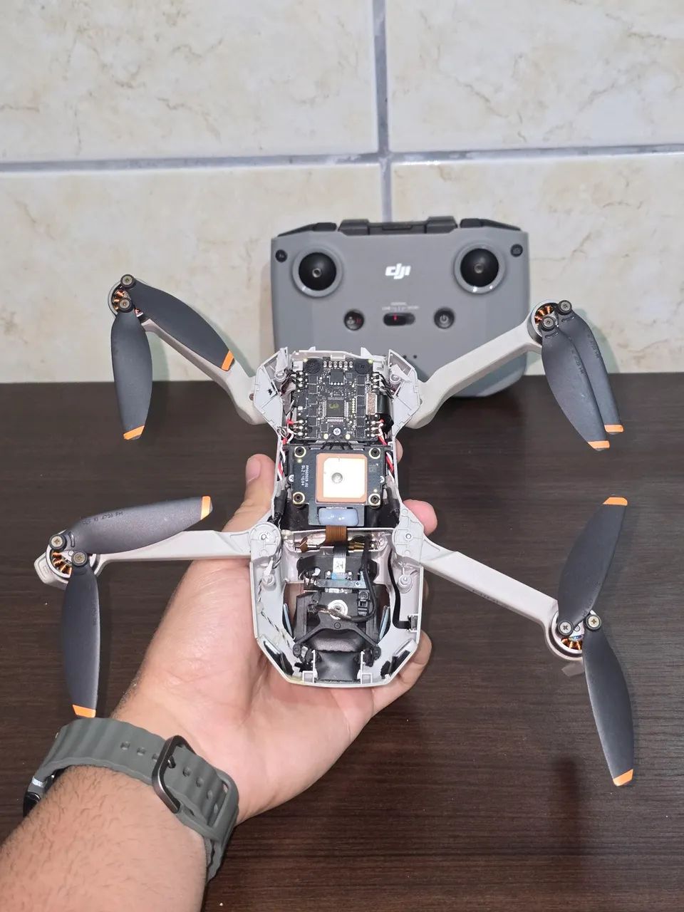 Dji mini 2 + dji-rc-231 RETIRADA DE PEÇAS - Foto 3