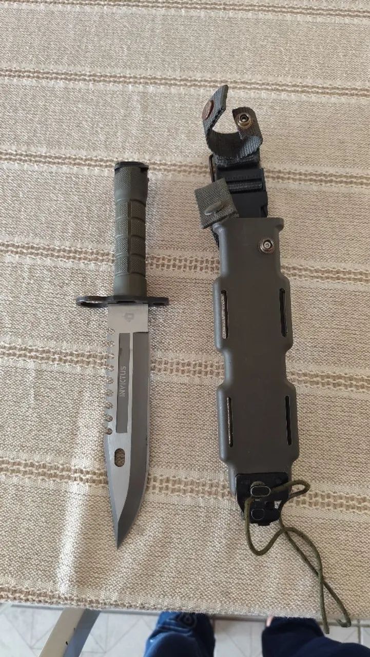 Faca Invictus Explorer 