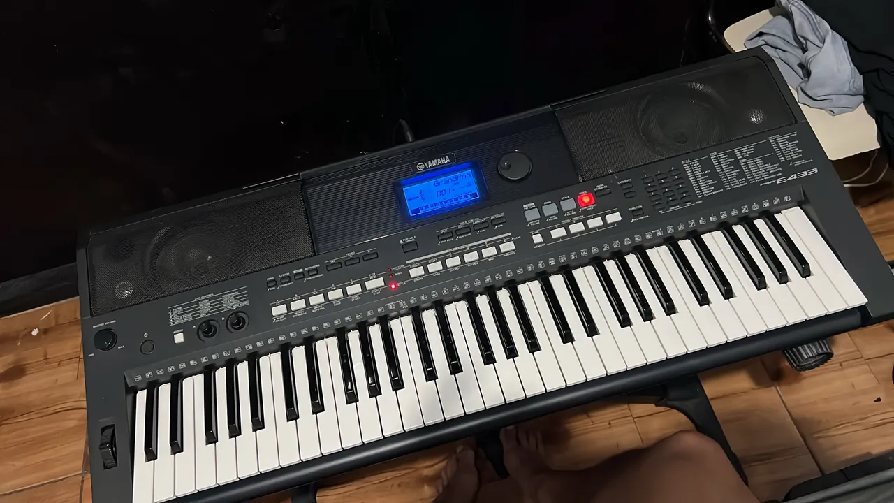 teclado yamaha psr e433