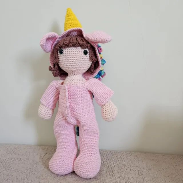 Boneca de Crochê com Roupas para Trocar - Foto 2