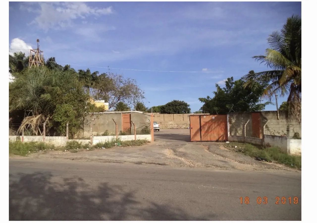 Alugo/Vendo area de 3.500 m2 whatsapp *80