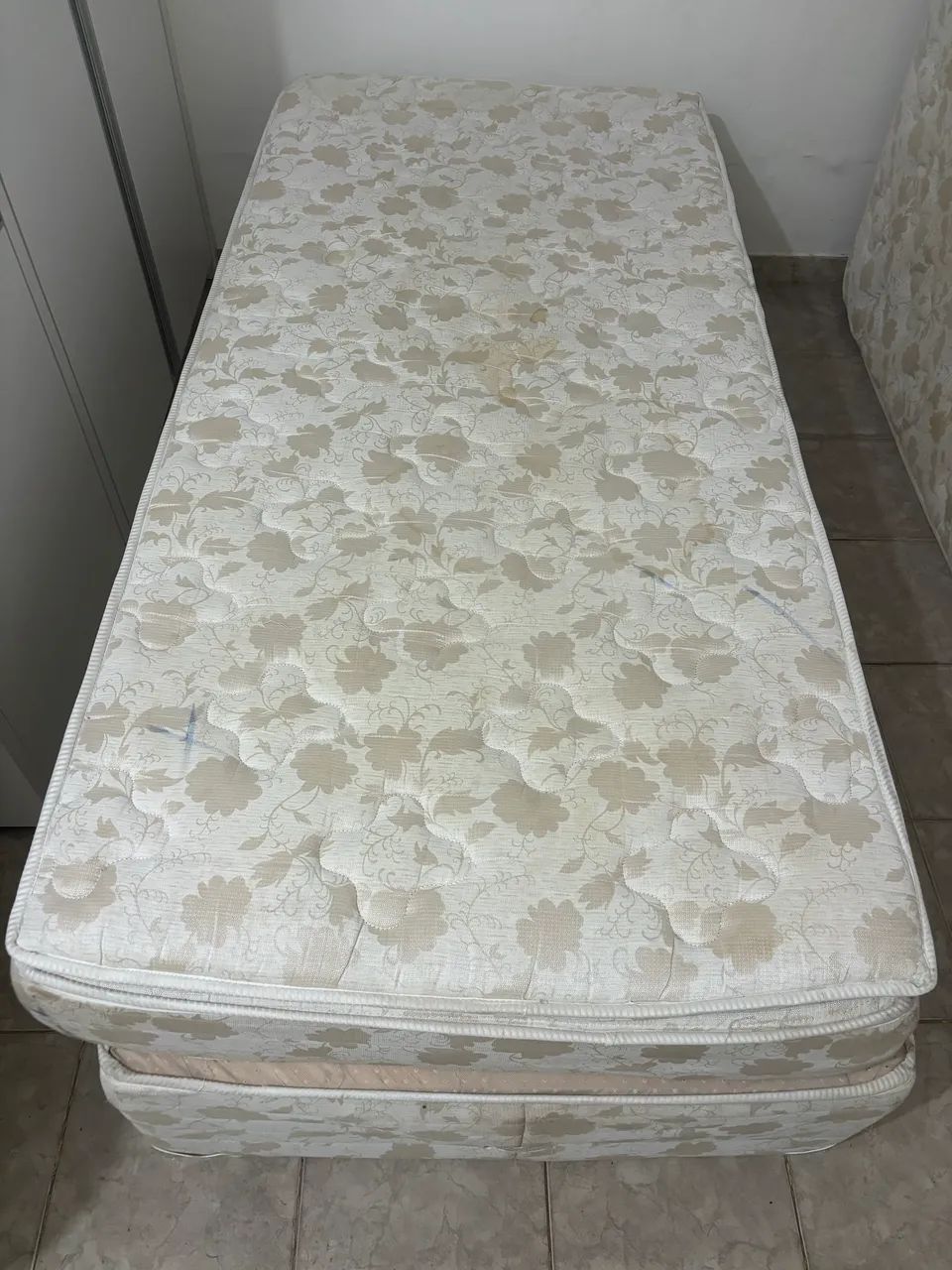 Colchão de Solteiro  / Cama Box